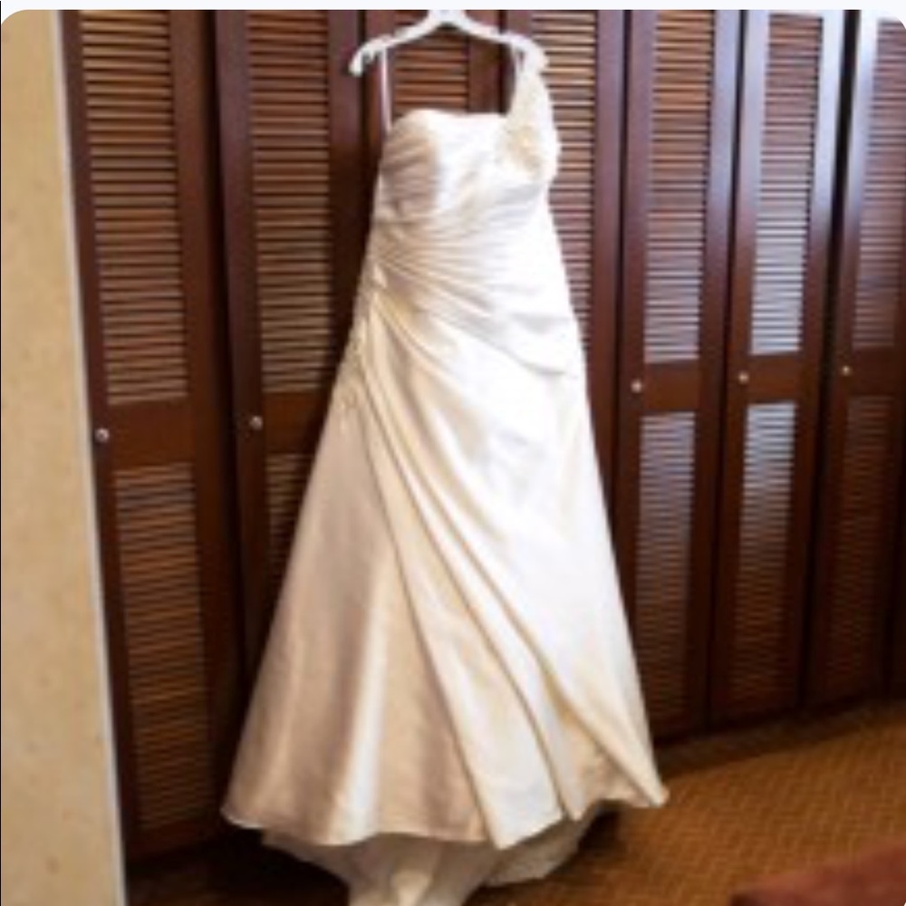 Allure Bridal Wedding gown